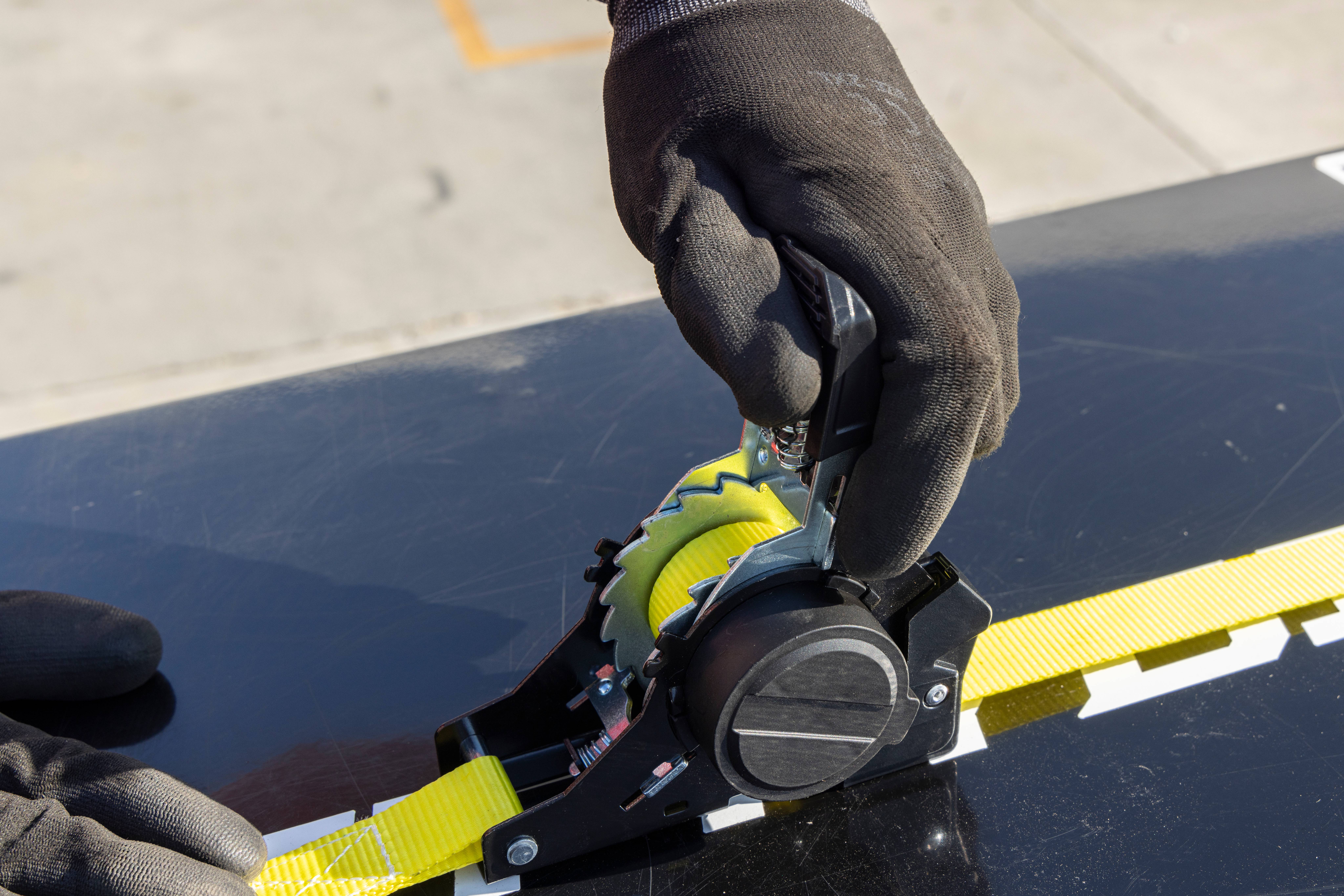 1″ x 10′ Retractable Ratchet Straps (Pair) view 2