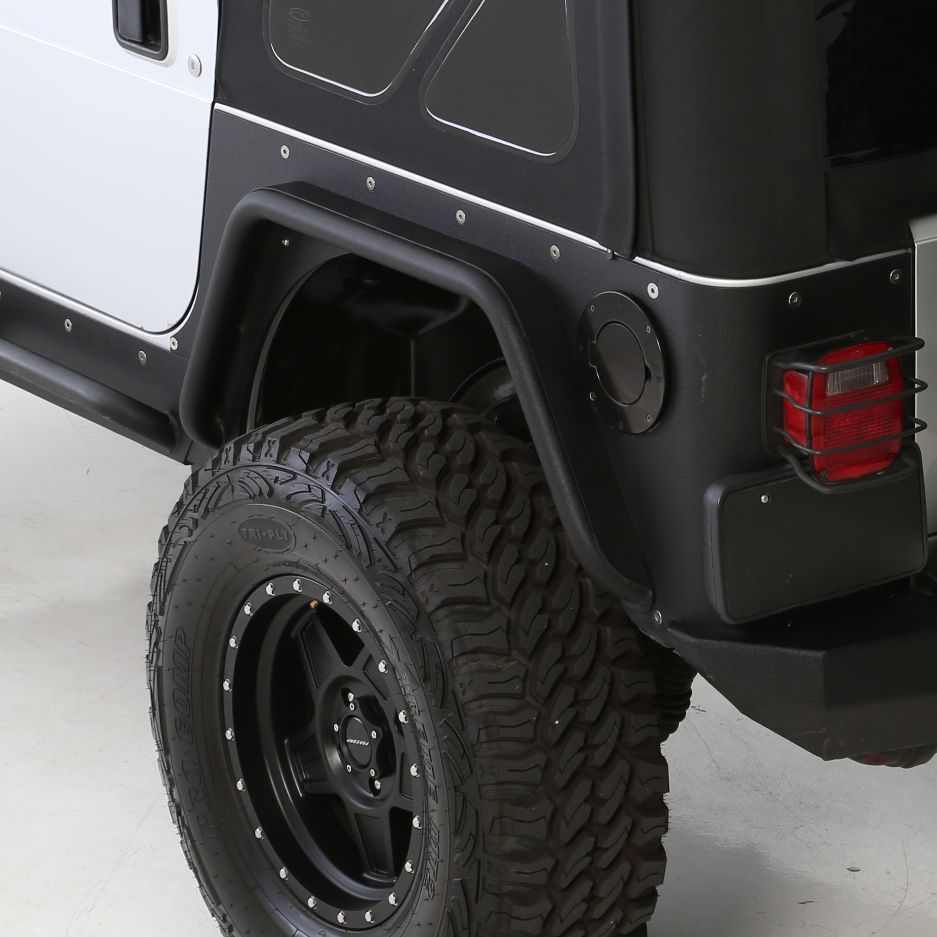 XRC Rear 3″ Fender Flate Pair – Textured Black (97-06 TJ) view 5