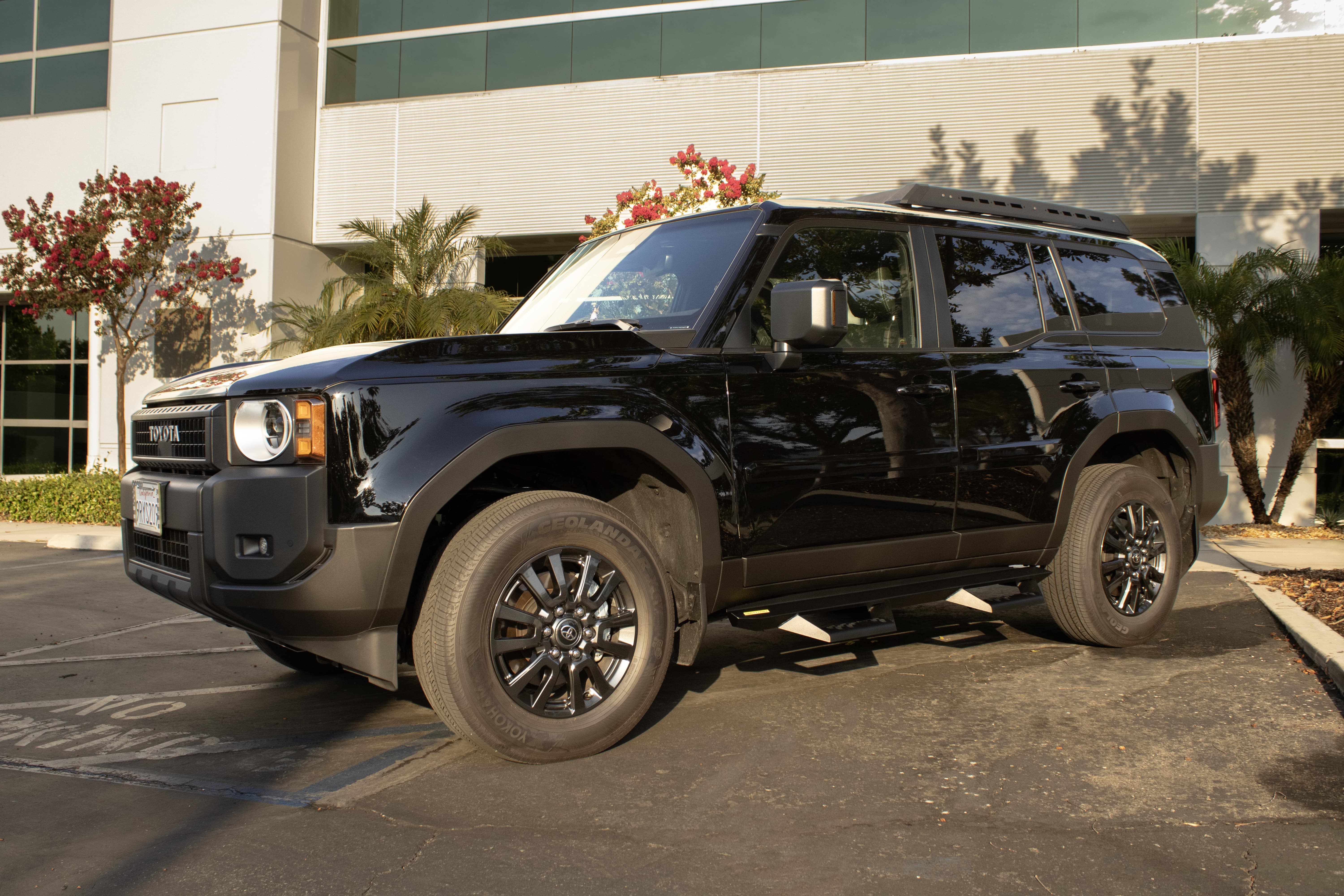 Angular Drop Steps – Textured Black (24+ Toyota Land Cruiser) – EXTL24CC-TX