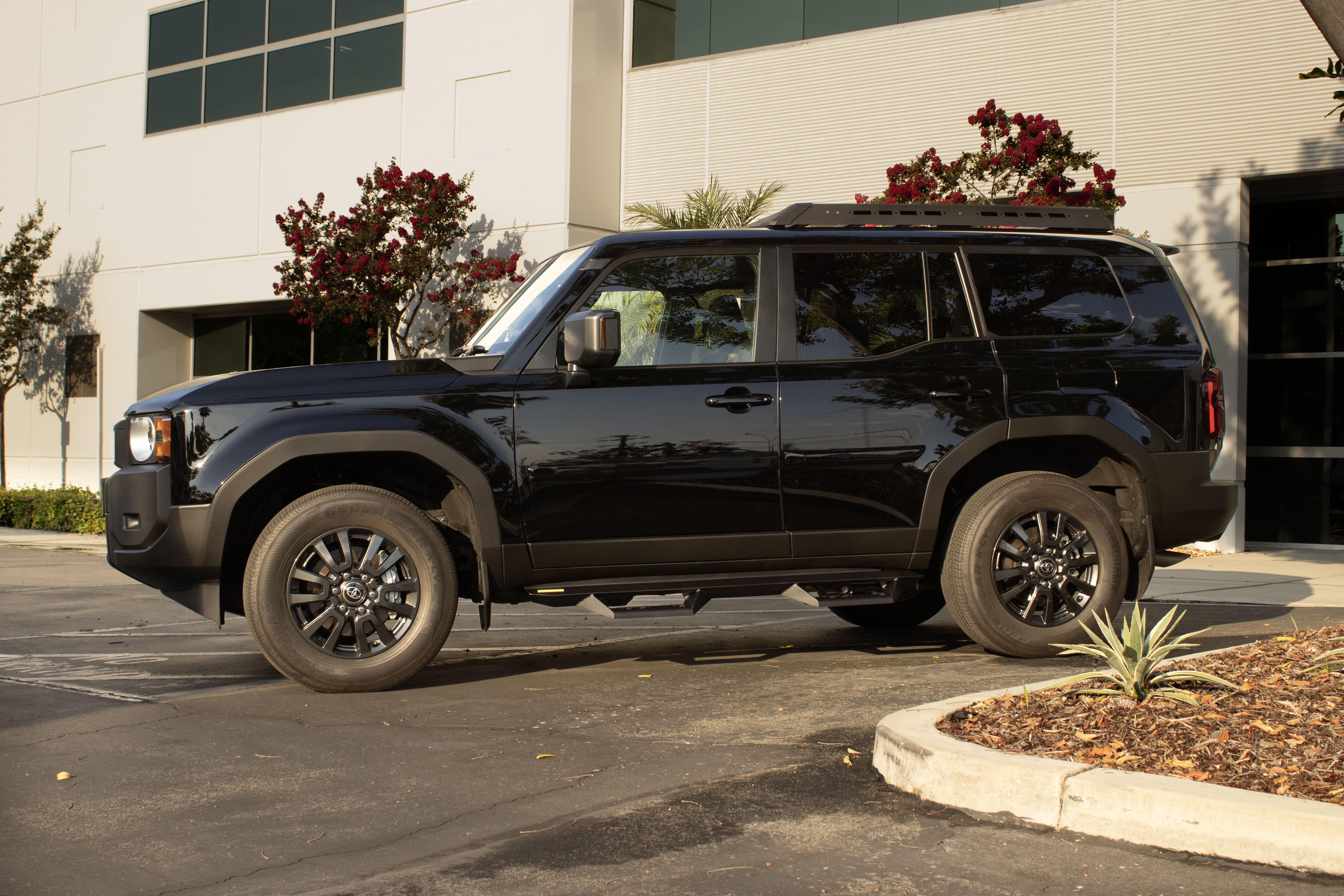 Angular Drop Steps – Textured Black (24+ Toyota Land Cruiser) – EXTL24CC-TX view 2