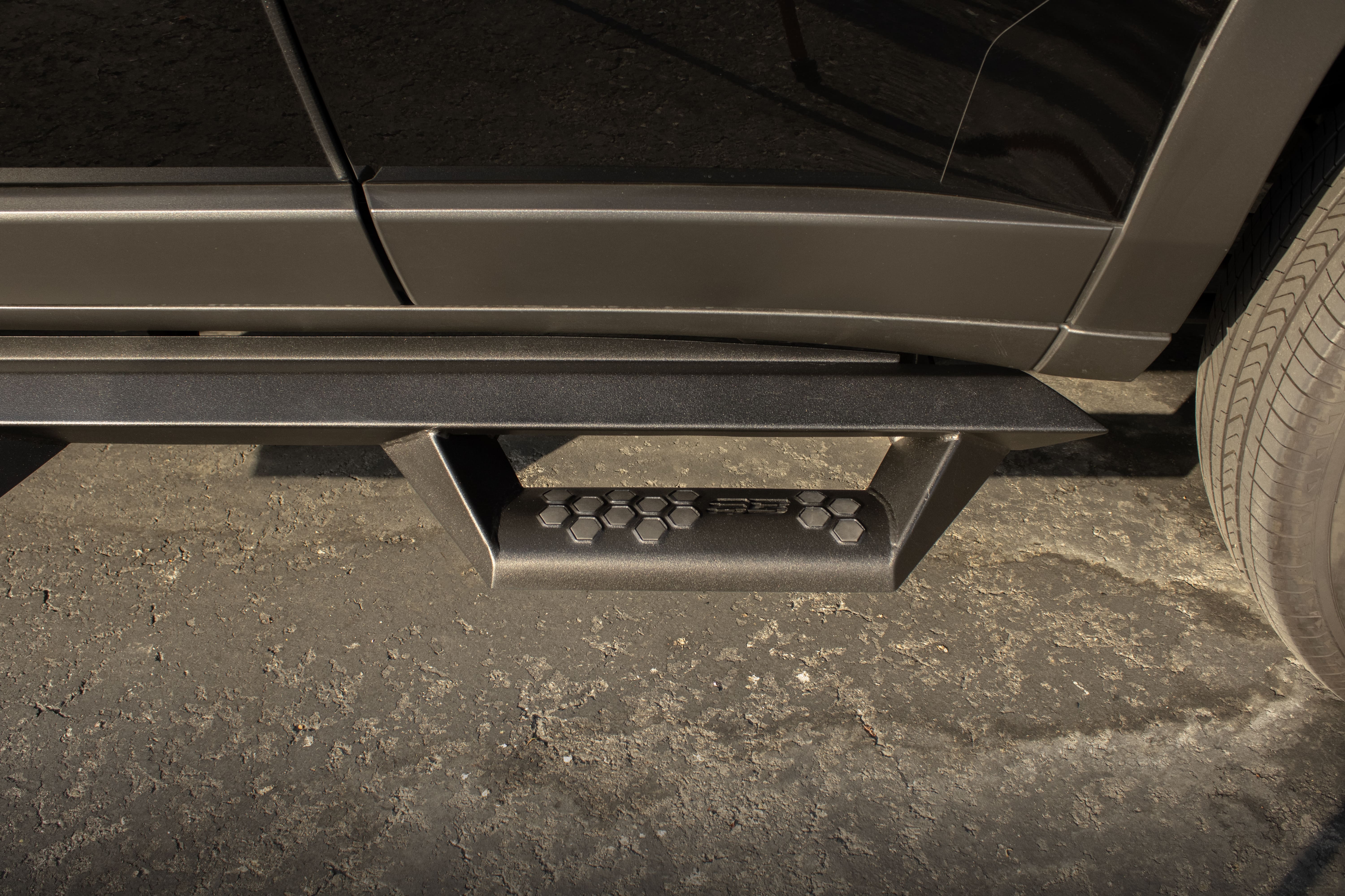 Angular Drop Steps – Textured Black (24+ Toyota Land Cruiser) – EXTL24CC-TX view 3