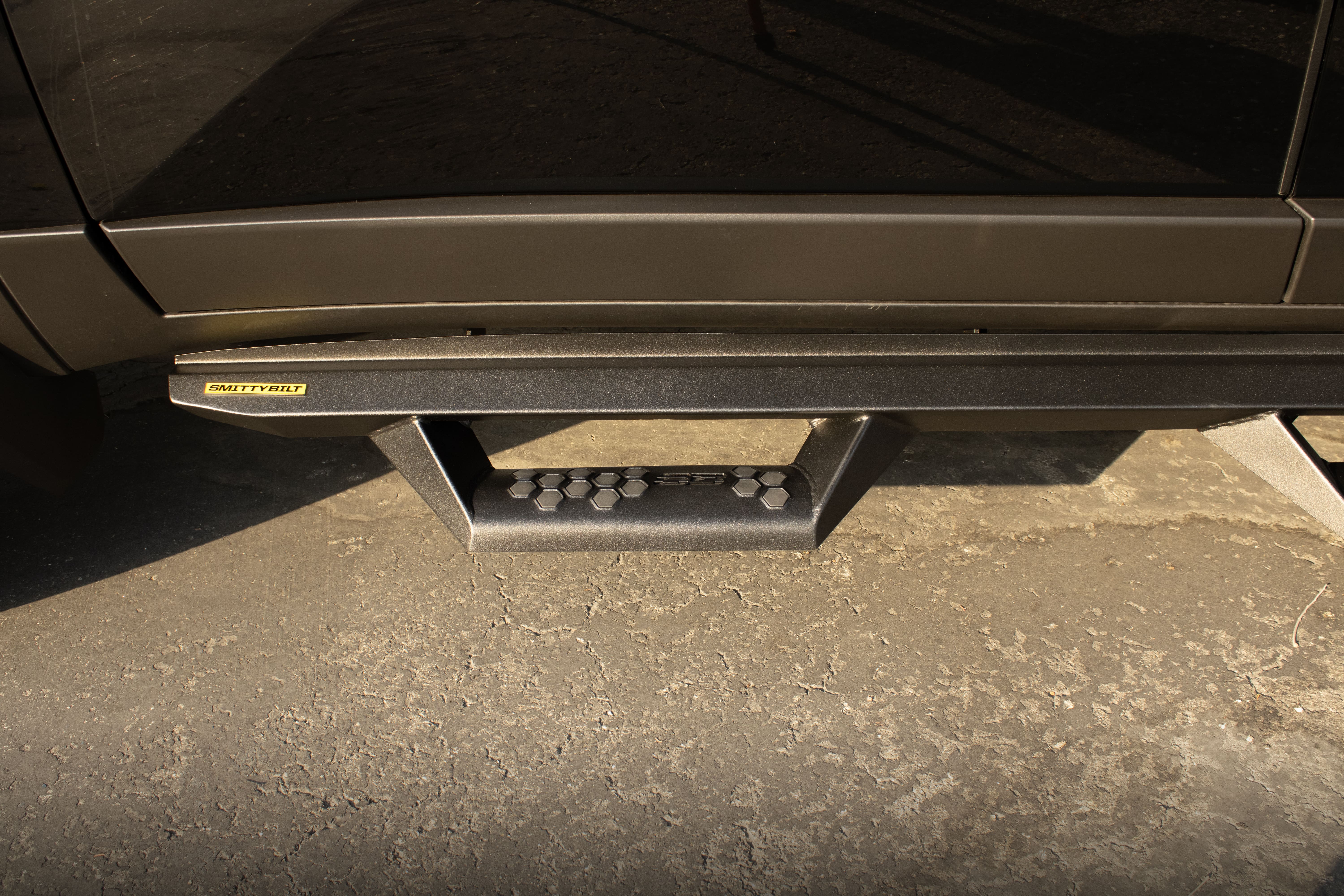 Angular Drop Steps – Textured Black (24+ Toyota Land Cruiser) – EXTL24CC-TX view 4