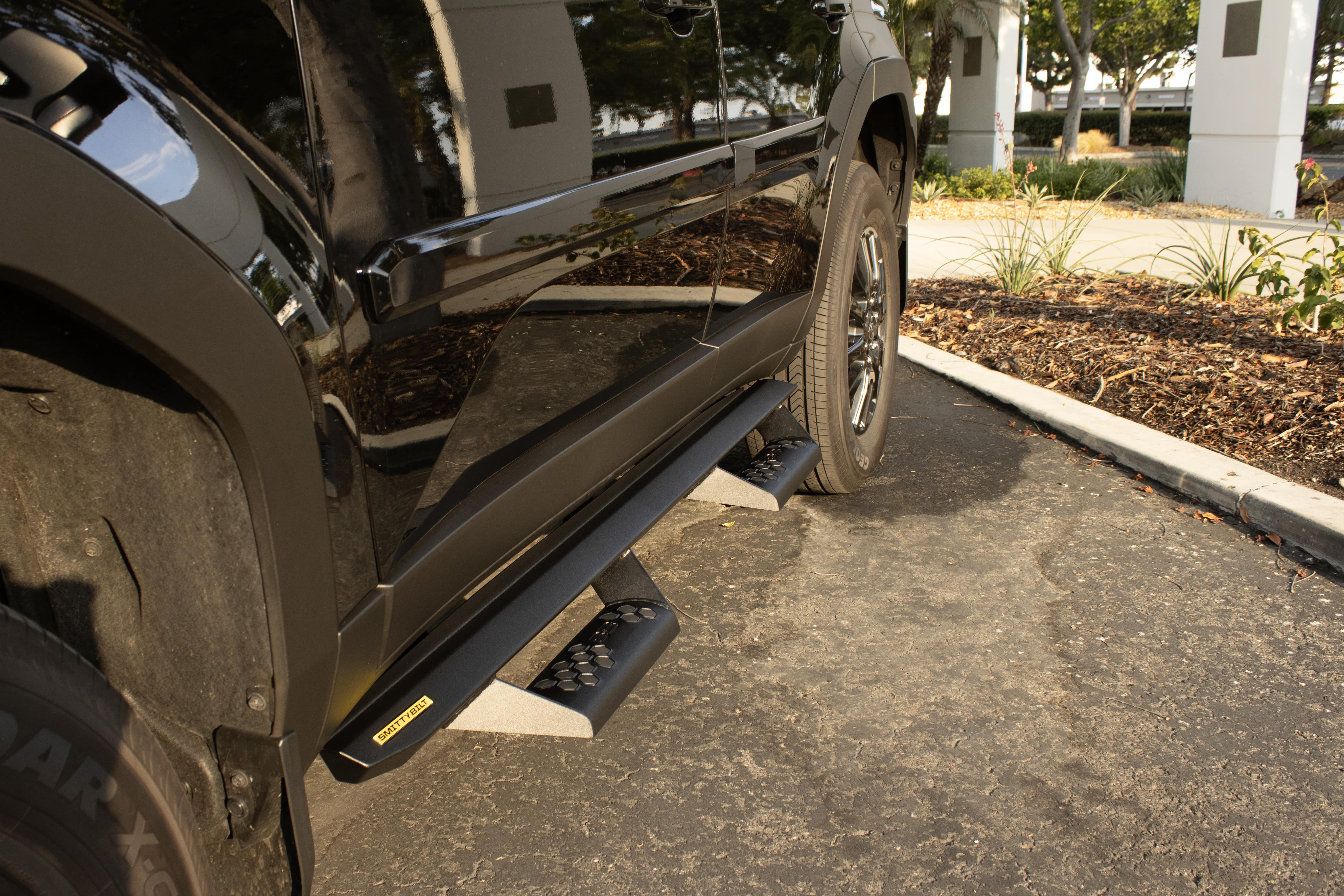Angular Drop Steps – Textured Black (24+ Toyota Land Cruiser) – EXTL24CC-TX view 5