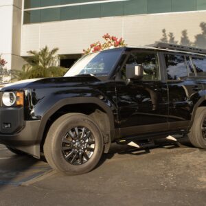 Angular Drop Steps – Textured Black (24+ Toyota Land Cruiser) – EXTL24CC-TX